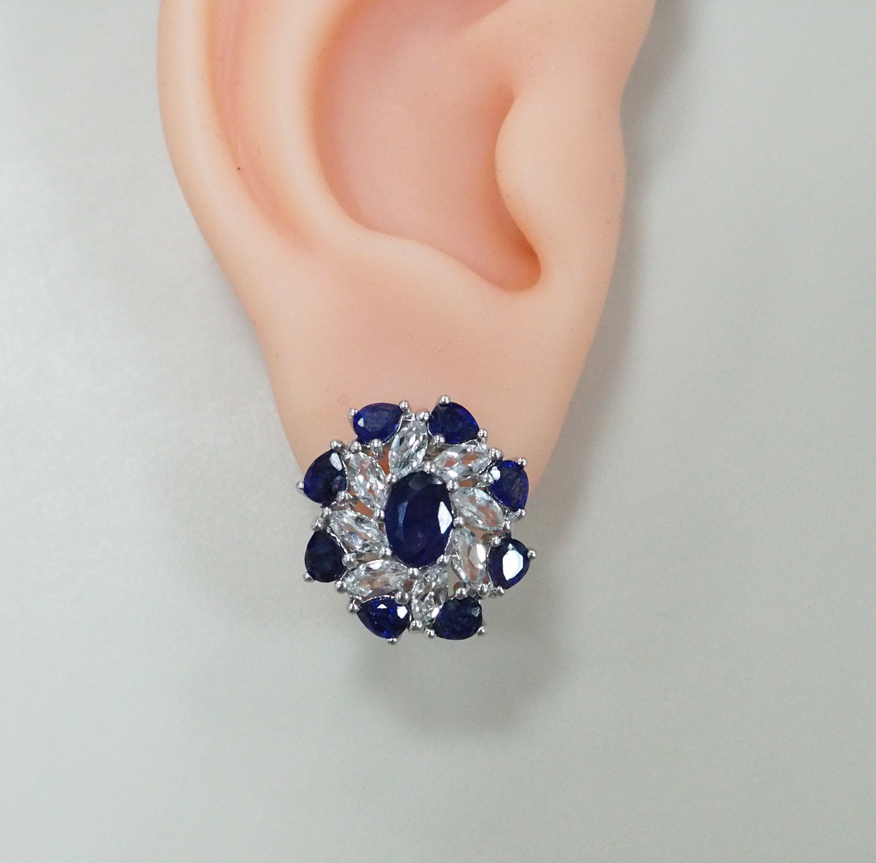 Серебряные серьги с сапфирами